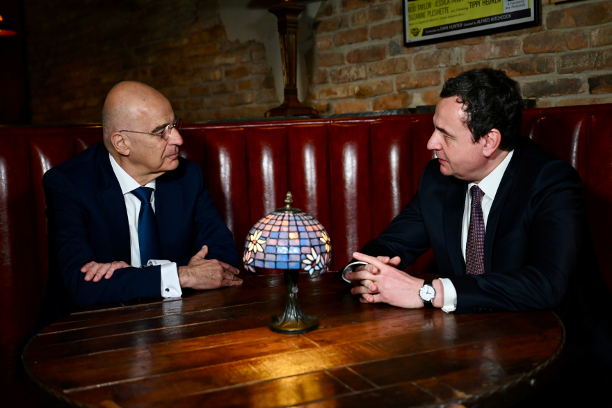 Συνάντηση Δένδια με τον πρωθυπουργό του Κοσόβου στην Πρίστινα, δείτε φωτογραφίες