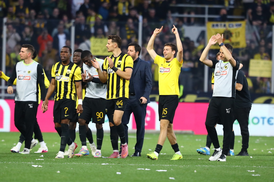 Πάρτι στη Νέα Φιλαδέλφεια μετά το 3-0 της ΑΕΚ επί του ΠΑΟΚ: «Νάτοι οι πρωταθλητές», φώναζε ο κόσμος, δείτε βίντεο