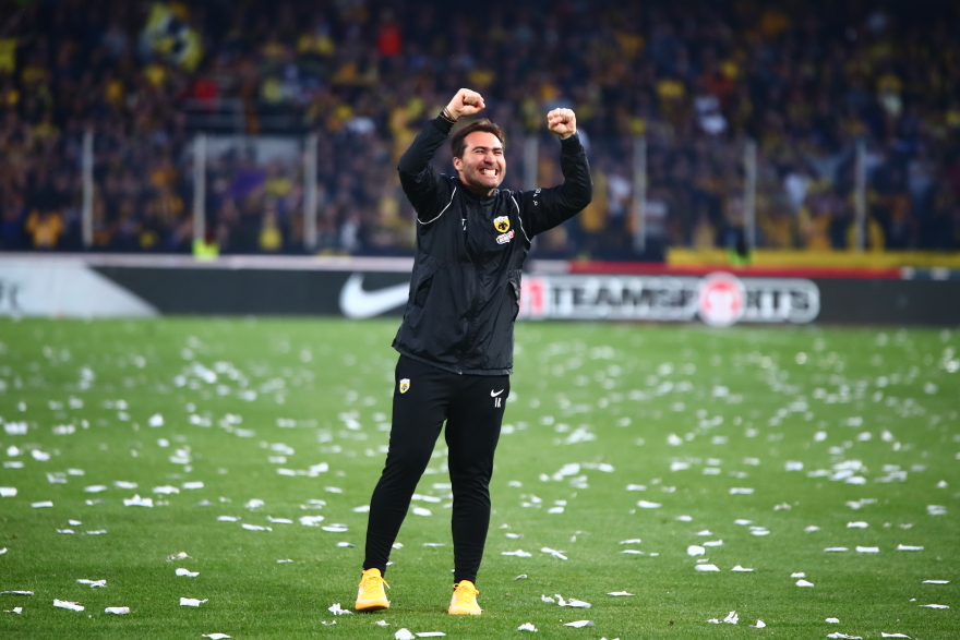 Πάρτι στη Νέα Φιλαδέλφεια μετά το 3-0 της ΑΕΚ επί του ΠΑΟΚ: «Νάτοι οι πρωταθλητές», φώναζε ο κόσμος, δείτε βίντεο