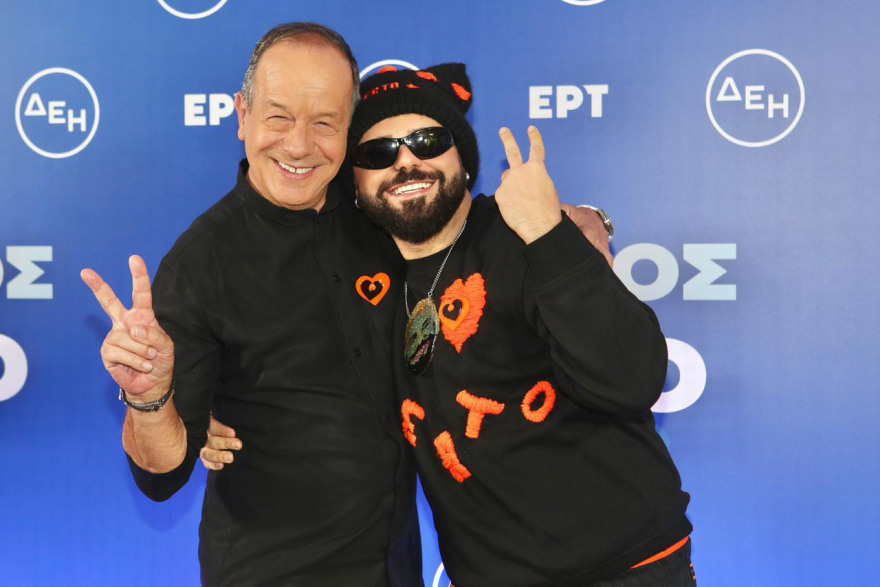 Eurovision 2026: Με το σήμα της νίκης ο Ακύλας, σήμερα η συνέντευξη τύπου στην ΕΡΤ