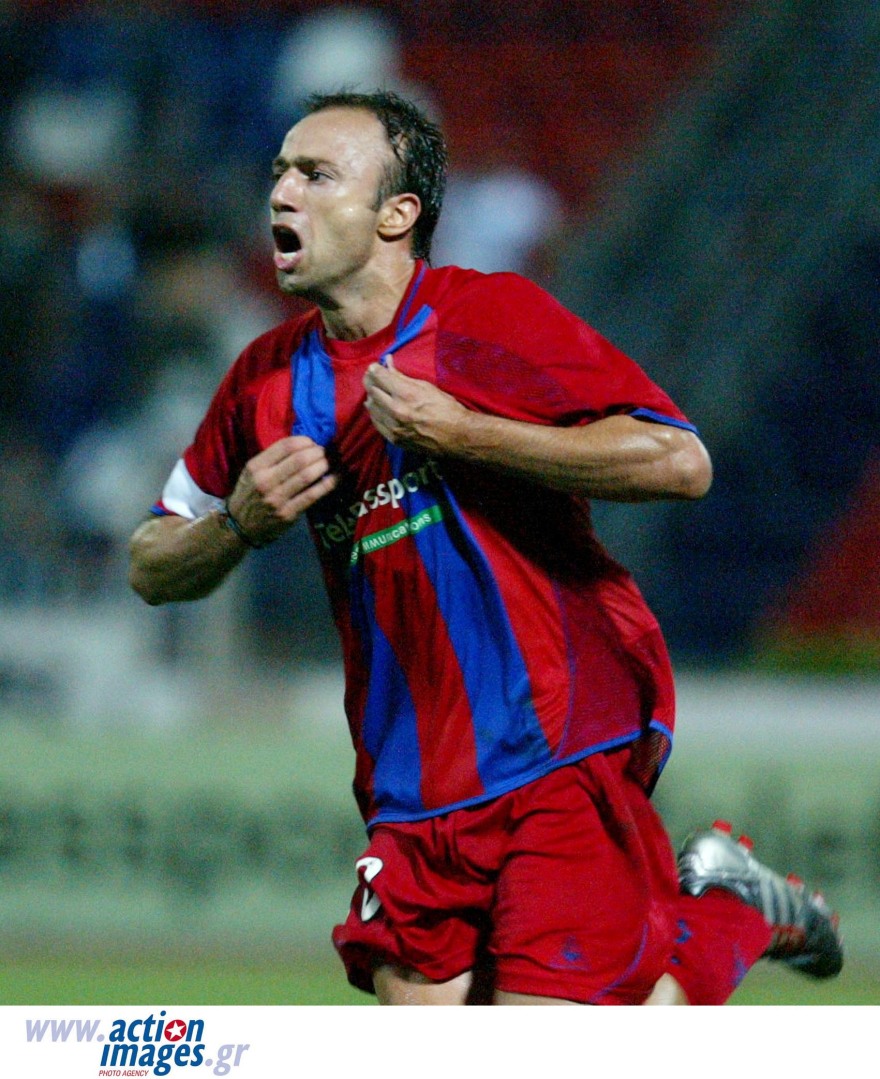 H &zeta;&omega;ή &tau;&omicron;&upsilon; &Chi;&rho;ή&sigma;&tau;&omicron;&upsilon; &Kappa;ό&nu;&tau;&eta; &pi;&omicron;&upsilon; &omicron;&delta;ή&gamma;&eta;&sigma;&epsilon; &tau;&omicron;&nu; &Omicron;&Phi;&Eta; &sigma;&tau;&eta;&nu; &kappa;&omicron;&rho;&upsilon;&phi;ή &mu;&epsilon;&tau;ά &alpha;&pi;ό 39 &chi;&rho;ό&nu;&iota;&alpha;: &Omicron; έ&rho;&omega;&tau;&alpha;&sigmaf; &gamma;&iota;&alpha; &tau;&omicron; &pi;&omicron;&delta;ό&sigma;&phi;&alpha;&iota;&rho;&omicron;, &omicron;&iota; &gamma;&upsilon;&nu;&alpha;ί&kappa;&epsilon;&sigmaf; &tau;&omicron;&upsilon; &kappa;&alpha;&iota; &tau;&omicron; έ&mu;&phi;&rho;&alpha;&gamma;&mu;&alpha;, &beta;ί&nu;&tau;&epsilon;&omicron; &kappa;&alpha;&iota; &phi;&omega;&tau;&omicron;&gamma;&rho;&alpha;&phi;ί&epsilon;&sigmaf; 