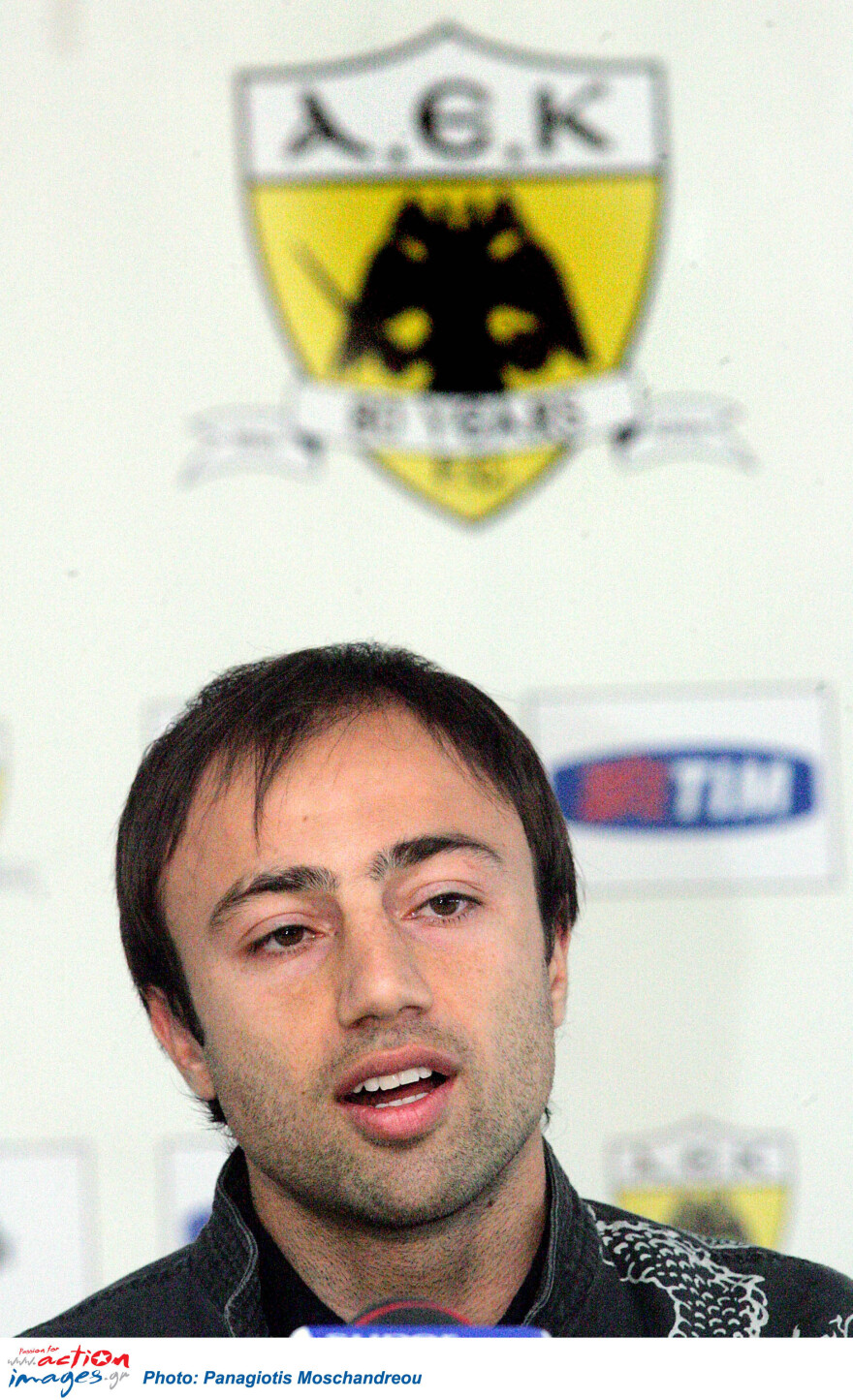 H &zeta;&omega;ή &tau;&omicron;&upsilon; &Chi;&rho;ή&sigma;&tau;&omicron;&upsilon; &Kappa;ό&nu;&tau;&eta; &pi;&omicron;&upsilon; &omicron;&delta;ή&gamma;&eta;&sigma;&epsilon; &tau;&omicron;&nu; &Omicron;&Phi;&Eta; &sigma;&tau;&eta;&nu; &kappa;&omicron;&rho;&upsilon;&phi;ή &mu;&epsilon;&tau;ά &alpha;&pi;ό 39 &chi;&rho;ό&nu;&iota;&alpha;: &Omicron; έ&rho;&omega;&tau;&alpha;&sigmaf; &gamma;&iota;&alpha; &tau;&omicron; &pi;&omicron;&delta;ό&sigma;&phi;&alpha;&iota;&rho;&omicron;, &omicron;&iota; &gamma;&upsilon;&nu;&alpha;ί&kappa;&epsilon;&sigmaf; &tau;&omicron;&upsilon; &kappa;&alpha;&iota; &tau;&omicron; έ&mu;&phi;&rho;&alpha;&gamma;&mu;&alpha;, &beta;ί&nu;&tau;&epsilon;&omicron; &kappa;&alpha;&iota; &phi;&omega;&tau;&omicron;&gamma;&rho;&alpha;&phi;ί&epsilon;&sigmaf; 