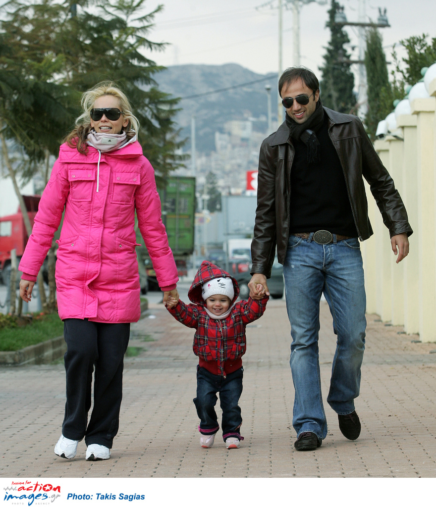 H &zeta;&omega;ή &tau;&omicron;&upsilon; &Chi;&rho;ή&sigma;&tau;&omicron;&upsilon; &Kappa;ό&nu;&tau;&eta; &pi;&omicron;&upsilon; &omicron;&delta;ή&gamma;&eta;&sigma;&epsilon; &tau;&omicron;&nu; &Omicron;&Phi;&Eta; &sigma;&tau;&eta;&nu; &kappa;&omicron;&rho;&upsilon;&phi;ή &mu;&epsilon;&tau;ά &alpha;&pi;ό 39 &chi;&rho;ό&nu;&iota;&alpha;: &Omicron; έ&rho;&omega;&tau;&alpha;&sigmaf; &gamma;&iota;&alpha; &tau;&omicron; &pi;&omicron;&delta;ό&sigma;&phi;&alpha;&iota;&rho;&omicron;, &omicron;&iota; &gamma;&upsilon;&nu;&alpha;ί&kappa;&epsilon;&sigmaf; &tau;&omicron;&upsilon; &kappa;&alpha;&iota; &tau;&omicron; έ&mu;&phi;&rho;&alpha;&gamma;&mu;&alpha;, &beta;ί&nu;&tau;&epsilon;&omicron; &kappa;&alpha;&iota; &phi;&omega;&tau;&omicron;&gamma;&rho;&alpha;&phi;ί&epsilon;&sigmaf; 