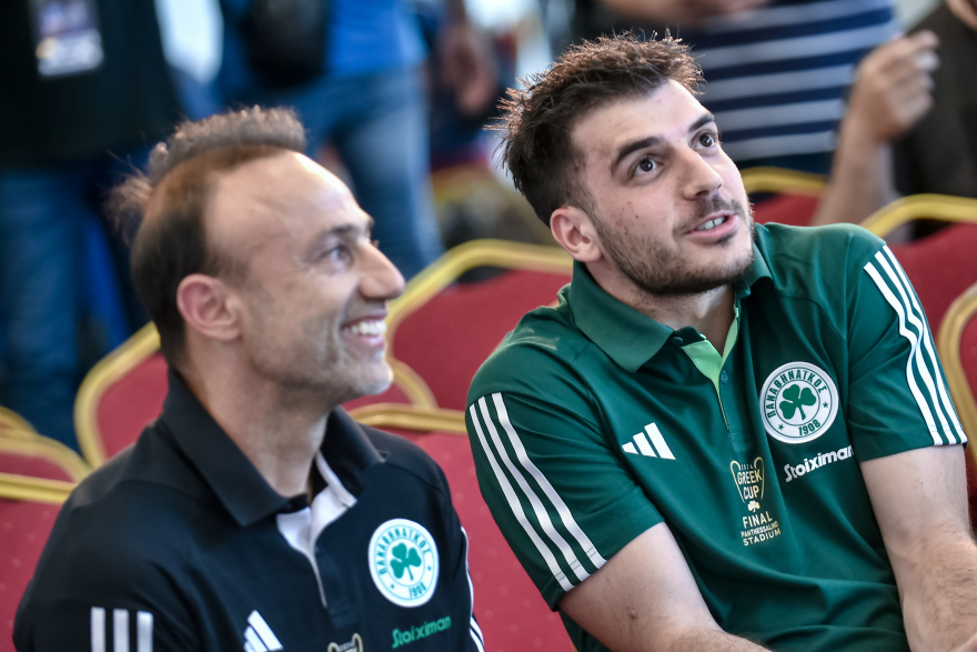 H &zeta;&omega;ή &tau;&omicron;&upsilon; &Chi;&rho;ή&sigma;&tau;&omicron;&upsilon; &Kappa;ό&nu;&tau;&eta; &pi;&omicron;&upsilon; &omicron;&delta;ή&gamma;&eta;&sigma;&epsilon; &tau;&omicron;&nu; &Omicron;&Phi;&Eta; &sigma;&tau;&eta;&nu; &kappa;&omicron;&rho;&upsilon;&phi;ή &mu;&epsilon;&tau;ά &alpha;&pi;ό 39 &chi;&rho;ό&nu;&iota;&alpha;: &Omicron; έ&rho;&omega;&tau;&alpha;&sigmaf; &gamma;&iota;&alpha; &tau;&omicron; &pi;&omicron;&delta;ό&sigma;&phi;&alpha;&iota;&rho;&omicron;, &omicron;&iota; &gamma;&upsilon;&nu;&alpha;ί&kappa;&epsilon;&sigmaf; &tau;&omicron;&upsilon; &kappa;&alpha;&iota; &tau;&omicron; έ&mu;&phi;&rho;&alpha;&gamma;&mu;&alpha;, &beta;ί&nu;&tau;&epsilon;&omicron; &kappa;&alpha;&iota; &phi;&omega;&tau;&omicron;&gamma;&rho;&alpha;&phi;ί&epsilon;&sigmaf; 