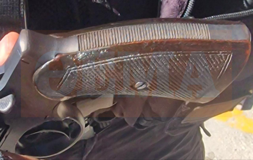 Η επιστολή που άφησε ο 89χρονος πιστολέρο: Μου φέρθηκαν σαν σκυλί στην Ελλάδα, λύσσαξα και κάποια μέρα θα πάω στα γραφεία τους να τους δαγκώσω