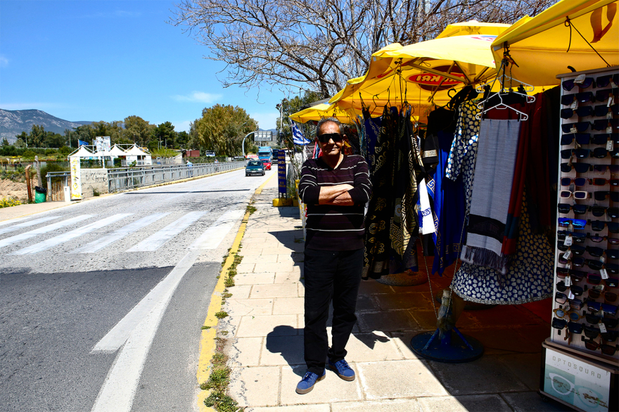 Οι αυτοκτονίες στον Ισθμό της Κορίνθου: Η γυναίκα με το μωρό, ο άνδρας που μετάνιωσε - Όσα έχει δει ο περιπτεράς της γέφυρας