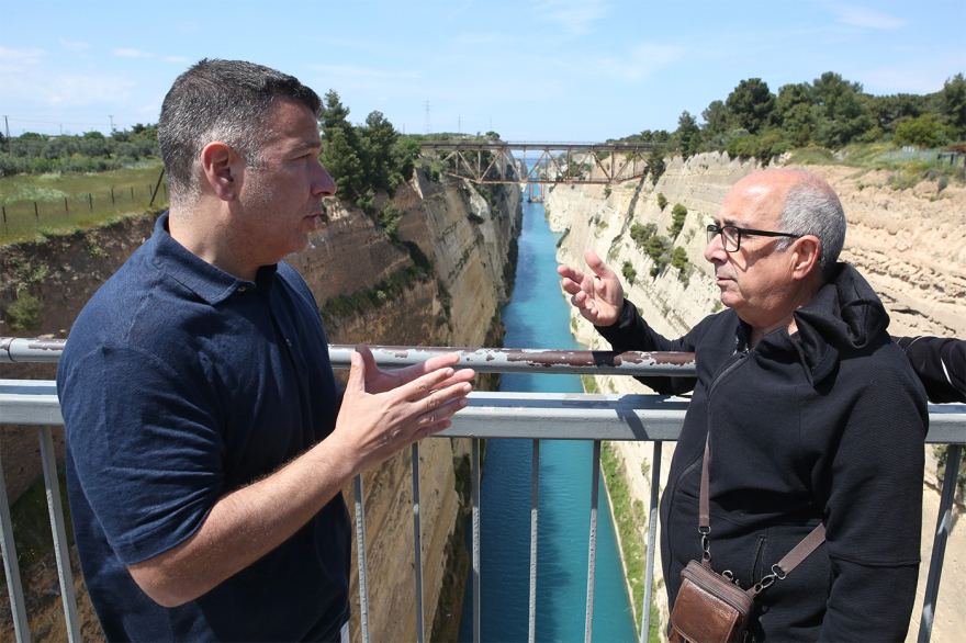 Οι αυτοκτονίες στον Ισθμό της Κορίνθου: Η γυναίκα με το μωρό, ο άνδρας που μετάνιωσε - Όσα έχει δει ο περιπτεράς της γέφυρας