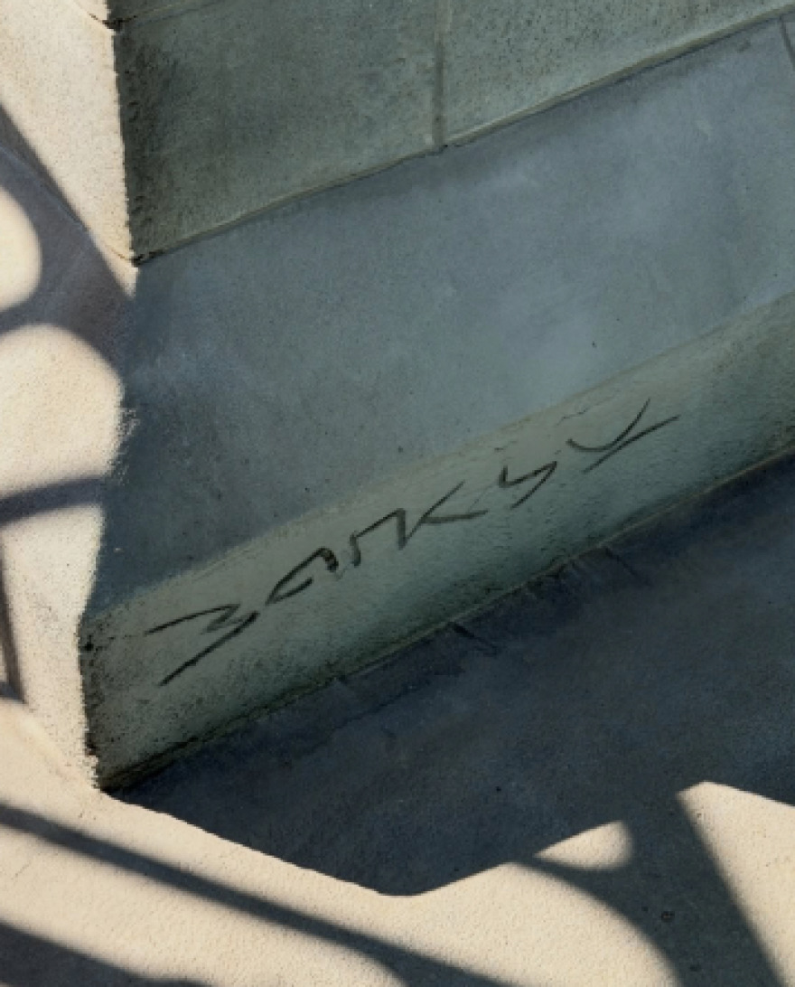 Banksy: Ξαναχτύπησε στην καρδιά του Λονδίνου με ένα άγαλμα που καταγγέλλει τον εθνικισμό 