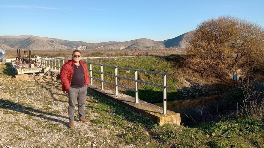 «Δεν θέλω να ξανανιώσω σφίξιμο στην καρδιά με κάθε σταγόνα βροχής»: 300.000 Έλληνες έγιναν κλιματικοί μετανάστες λόγω ακραίων καιρικών φαινομένων