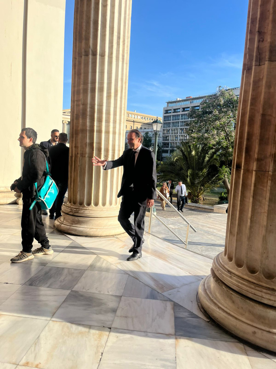 Πολιτική, ακαδημαϊκή και εκκλησιαστική «σύναξη» στο ΕΚΠΑ για την αγόρευση του Βενιζέλου σε επίτιμο διδάκτορα, δείτε εικόνες 