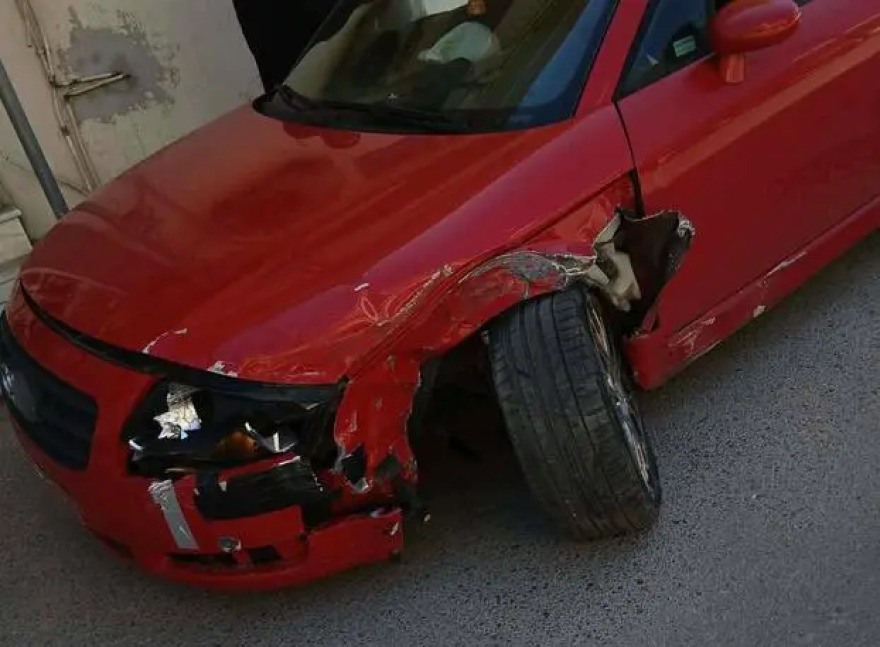 Σοβαρό τροχαίο στο Τυμπάκι Ηρακλείου: Οδηγός ΙΧ «καρφώθηκε» πάνω σε σταθμευμένα αυτοκίνητα, δείτε εικόνες