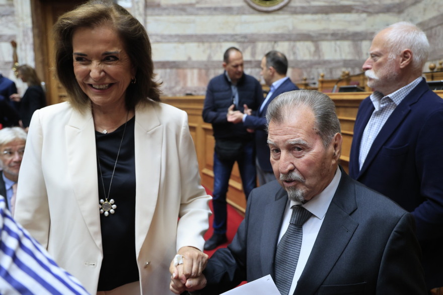 Τα χαμόγελα και τα πηγαδάκια στην ΚΟ της Νέας Δημοκρατίας, δείτε φωτογραφίες