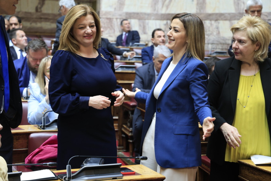 Τα χαμόγελα και τα πηγαδάκια στην ΚΟ της Νέας Δημοκρατίας, δείτε φωτογραφίες