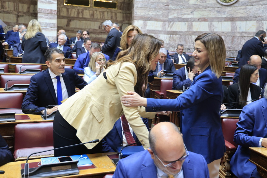 Τα χαμόγελα και τα πηγαδάκια στην ΚΟ της Νέας Δημοκρατίας, δείτε φωτογραφίες
