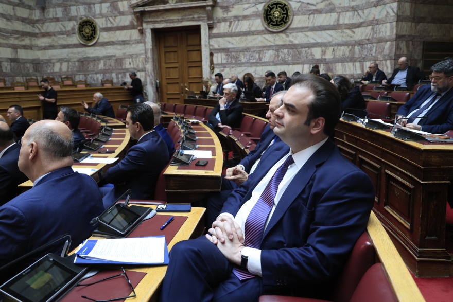Τα χαμόγελα και τα πηγαδάκια στην ΚΟ της Νέας Δημοκρατίας, δείτε φωτογραφίες