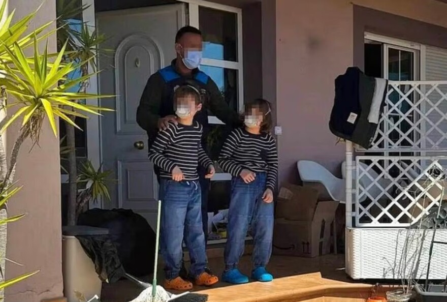 Σοκ στην Ισπανία: Σπίτι-κολαστήριο για τρία παιδιά, οι γονείς τους τα κρατούσαν έγκλειστα για τέσσερα χρόνια για να μην κολλήσουν κορωνοϊό