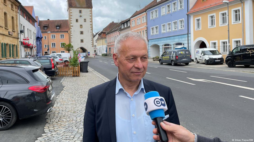 Βαυαρία: Τσακώνονται τα βουβάλια, την πληρώνουν τα βατράχια - Το χωριό που θα αποχωριστεί 5000 Αμερικανούς στρατιώτες λόγω Τραμπ