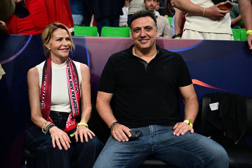 Έλληνες σελέμπριτι και μεγάλες προσωπικότητες του μπάσκετ στο T-Center για τον μεγάλο τελικό της Euroleague, βίντεο και φωτογραφίες