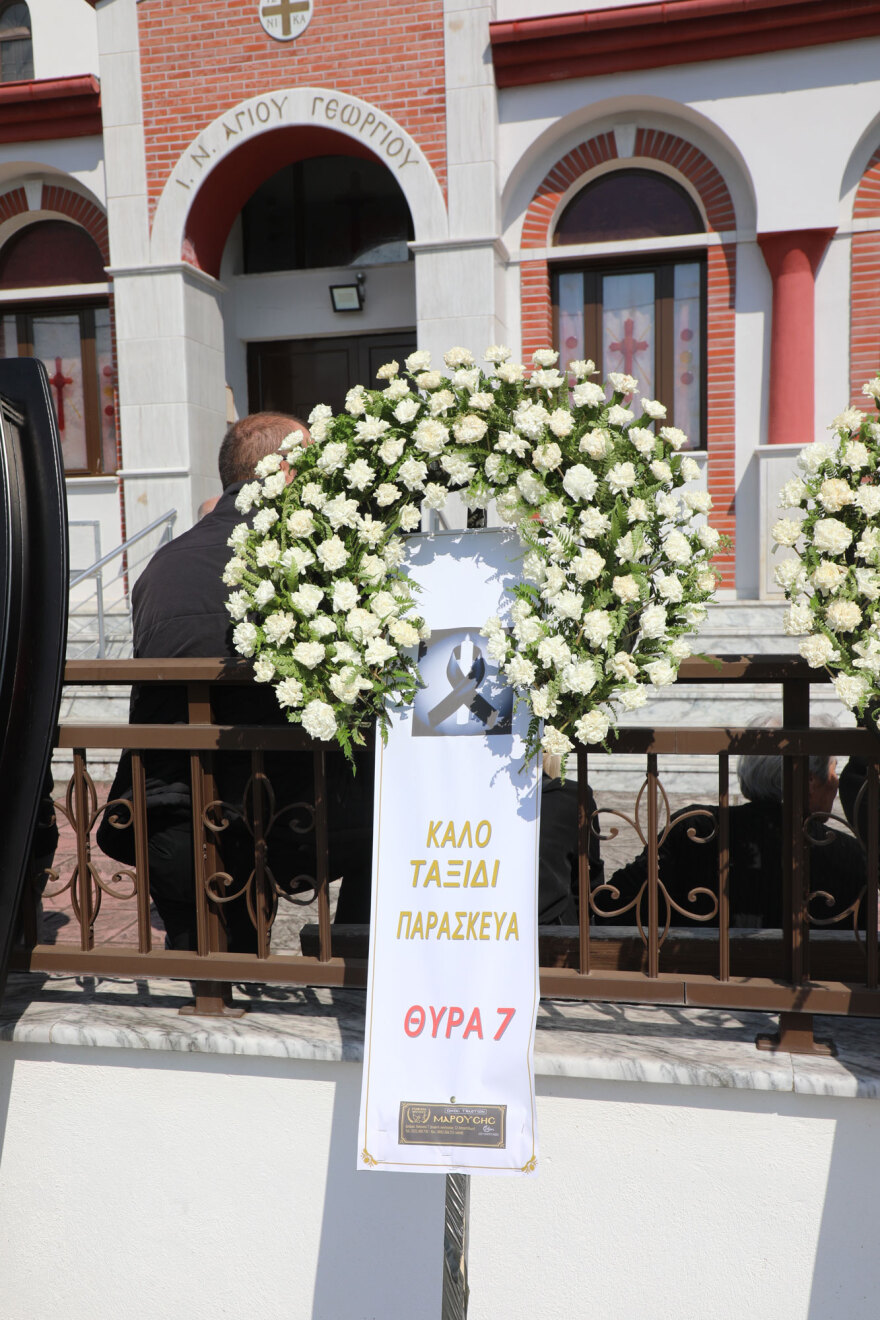 Το τελευταίο αντίο στον Παρασκευά Άντζα: Συγκίνηση στην κηδεία του από συγγενείς, φίλους και πρώην συμπαίκτες, δείτε φωτογραφίες και βίντεο

