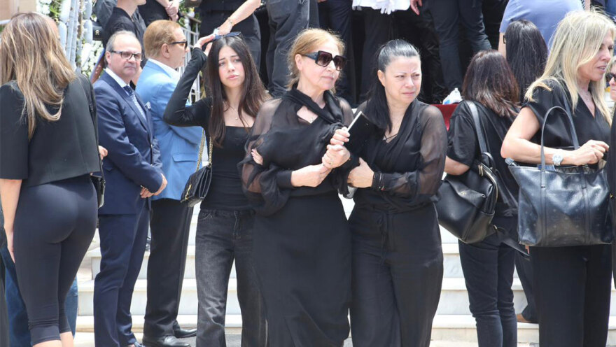 Συγκλόνισε ο Τραϊανός Δέλλας στον επικήδειό του στο τελευταίο αντίο στη Γωγώ Μαστροκώστα: «Ξεκουράσου αγάπη μου, να είσαι σίγουρη ότι πάλι εσένα θα ερωτευόμουν»