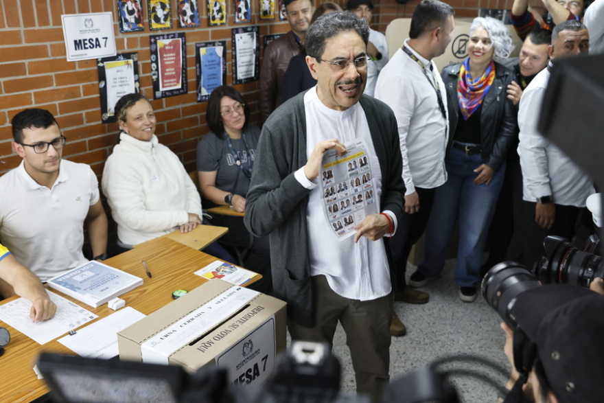 Ο ακροδεξιός Ντε λα Εσπριέγια και ο αριστερός Σεπέδα στον δεύτερο γύρο των προεδρικών στην Κολομβία, αμφισβητεί το αποτέλεσμα ο Πέτρο
