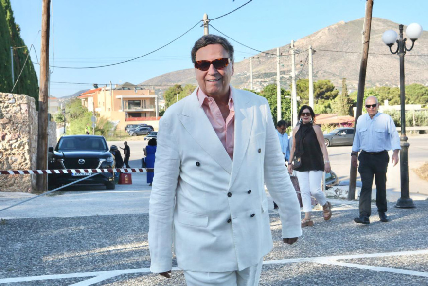 Ο Γιώργος Πατούλης βάφτισε το γιο του στο Λαγονήσι: Οι καλεσμένοι, δείτε φωτό και βίντεο