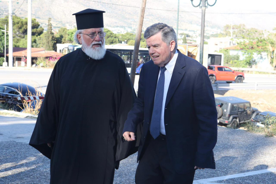 Ο Γιώργος Πατούλης βάφτισε το γιο του στο Λαγονήσι: Οι καλεσμένοι, δείτε φωτό και βίντεο