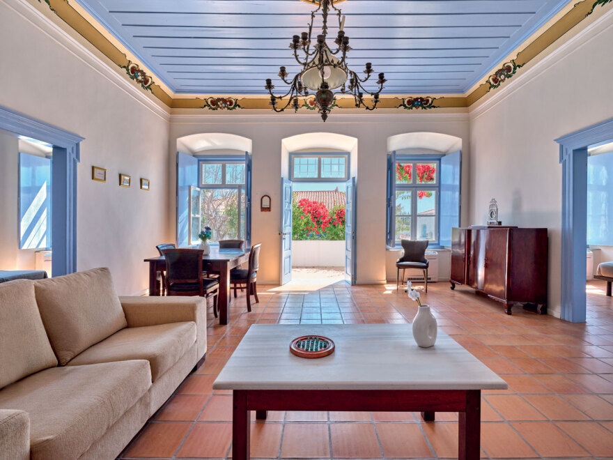 Magenta House: Ένα από τα ωραιότερα καπετανόσπιτα των Σπετσών μάς ανοίγει τις πόρτες του
