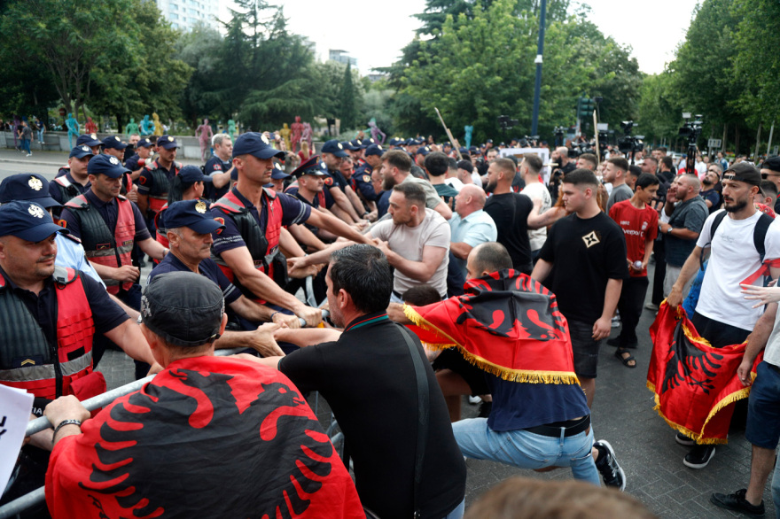&Tau;&iota; &xi;έ&rho;&omicron;&upsilon;&mu;&epsilon; &gamma;&iota;&alpha; &tau;&omicron; &sigma;&chi;έ&delta;&iota;&omicron; &tau;&omicron;&upsilon; &gamma;&alpha;&mu;&pi;&rho;&omicron;ύ &tau;&omicron;&upsilon; &Tau;&rho;&alpha;&mu;&pi; &sigma;&tau;&eta;&nu; &Alpha;&lambda;&beta;&alpha;&nu;ί&alpha;: &Omicron;&iota; &kappa;&alpha;&tau;&alpha;&pi;&alpha;&tau;&eta;&mu;έ&nu;&epsilon;&sigmaf; &epsilon;&kappa;&tau;ά&sigma;&epsilon;&iota;&sigmaf; &alpha;&pi;ό &tau;&eta;&nu; &epsilon;&pi;&omicron;&chi;ή &tau;&omicron;&upsilon; &Chi;ό&tau;&zeta;&alpha;, &omicron;&iota; &upsilon;&pi;&omicron;&psi;ί&epsilon;&sigmaf; &gamma;&iota;&alpha; &delta;&iota;&alpha;&phi;&theta;&omicron;&rho;ά &kappa;&alpha;&iota; &alpha;&nu;&tau;&iota;&delta;&rho;ά&sigma;&epsilon;&iota;&sigmaf; &omicron;&iota;&kappa;&omicron;&lambda;ό&gamma;&omega;&nu;