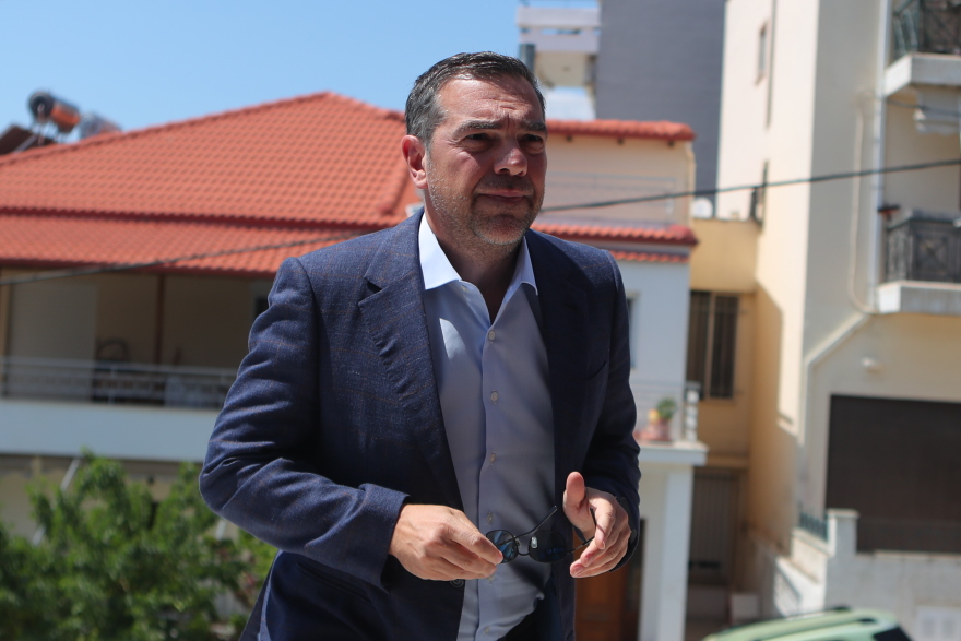 Σύσσωμος ο πολιτικός και ο δημοσιογραφικός κόσμος στο τελευταίο αντίο στον Νάσο Αθανασίου