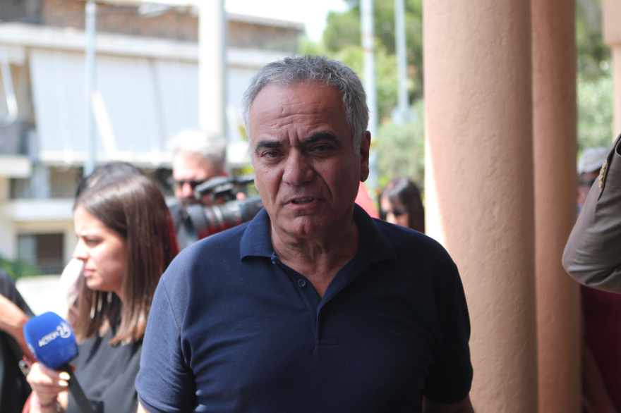 Σύσσωμος ο πολιτικός και ο δημοσιογραφικός κόσμος στο τελευταίο αντίο στον Νάσο Αθανασίου