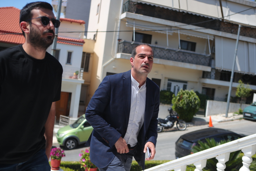 Σύσσωμος ο πολιτικός και ο δημοσιογραφικός κόσμος στο τελευταίο αντίο στον Νάσο Αθανασίου