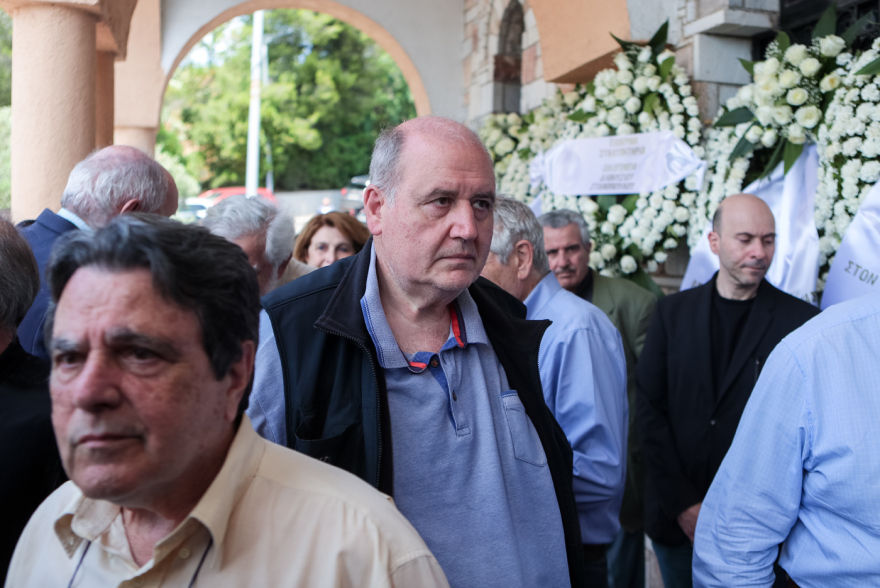 Σύσσωμος ο πολιτικός και ο δημοσιογραφικός κόσμος στο τελευταίο αντίο στον Νάσο Αθανασίου