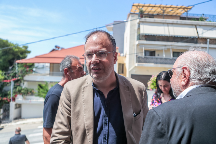Σύσσωμος ο πολιτικός και ο δημοσιογραφικός κόσμος στο τελευταίο αντίο στον Νάσο Αθανασίου