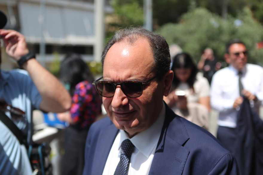 Σύσσωμος ο πολιτικός και ο δημοσιογραφικός κόσμος στο τελευταίο αντίο στον Νάσο Αθανασίου