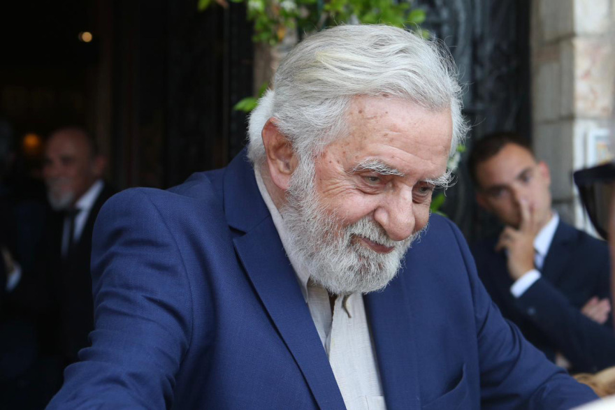 Σύσσωμος ο πολιτικός και ο δημοσιογραφικός κόσμος στο τελευταίο αντίο στον Νάσο Αθανασίου
