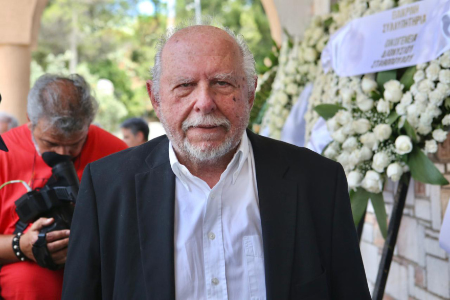 Σύσσωμος ο πολιτικός και ο δημοσιογραφικός κόσμος στο τελευταίο αντίο στον Νάσο Αθανασίου