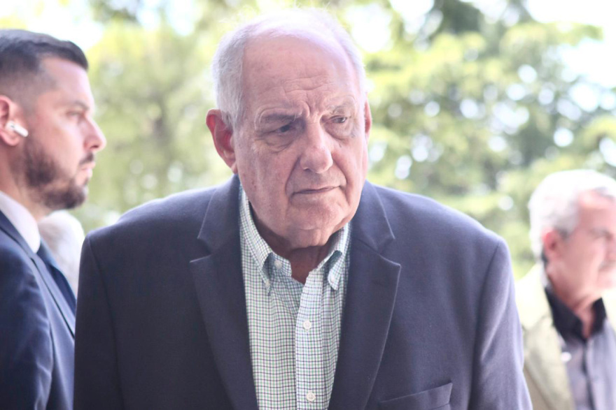 Σύσσωμος ο πολιτικός και ο δημοσιογραφικός κόσμος στο τελευταίο αντίο στον Νάσο Αθανασίου