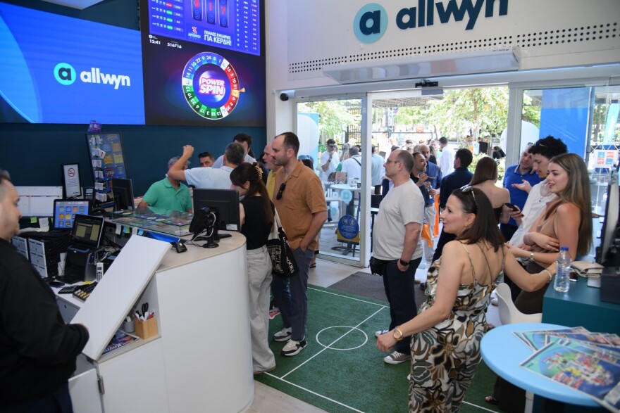 Σύνταγμα: Εγκαίνια για το νέο κατάστημα της Allwyn στον πιο πολυσύχναστο εμπορικό δρόμο της χώρας 