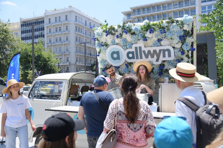 Σύνταγμα: Εγκαίνια για το νέο κατάστημα της Allwyn στον πιο πολυσύχναστο εμπορικό δρόμο της χώρας 
