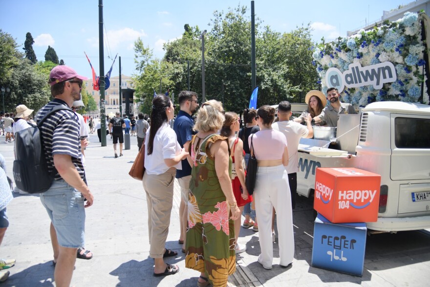 Σύνταγμα: Εγκαίνια για το νέο κατάστημα της Allwyn στον πιο πολυσύχναστο εμπορικό δρόμο της χώρας 
