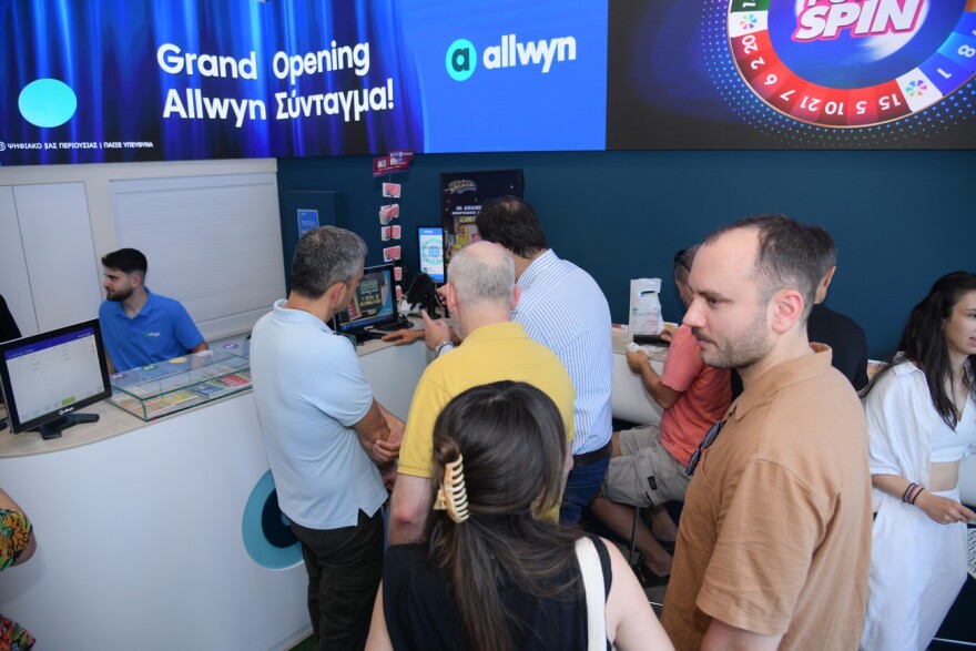 Σύνταγμα: Εγκαίνια για το νέο κατάστημα της Allwyn στον πιο πολυσύχναστο εμπορικό δρόμο της χώρας 