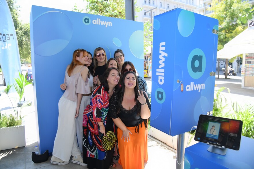 Σύνταγμα: Εγκαίνια για το νέο κατάστημα της Allwyn στον πιο πολυσύχναστο εμπορικό δρόμο της χώρας 