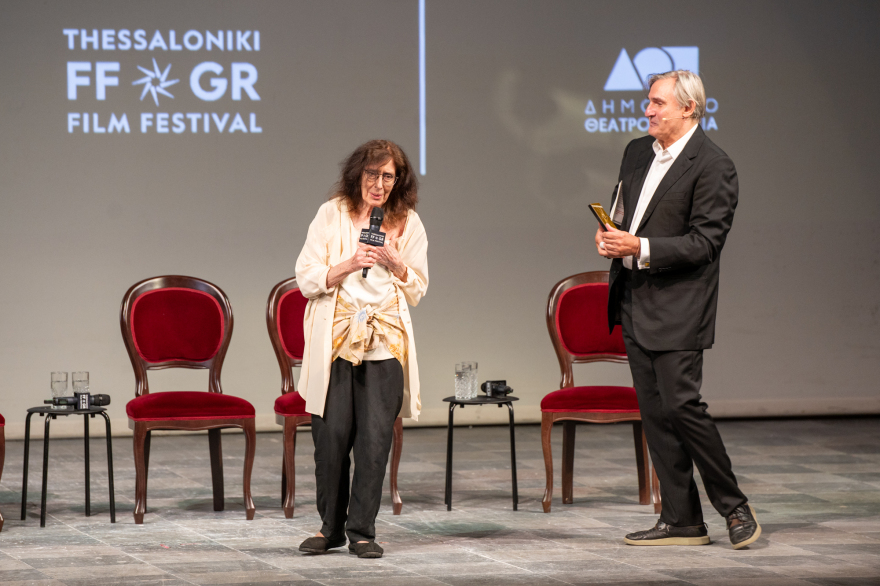 Δημοτικό Θέατρο Πειραιά: Νοσταλγία και συγκίνηση στη βράβευση των ηθοποιών της χρυσής εποχής του ελληνικού κινηματογράφου