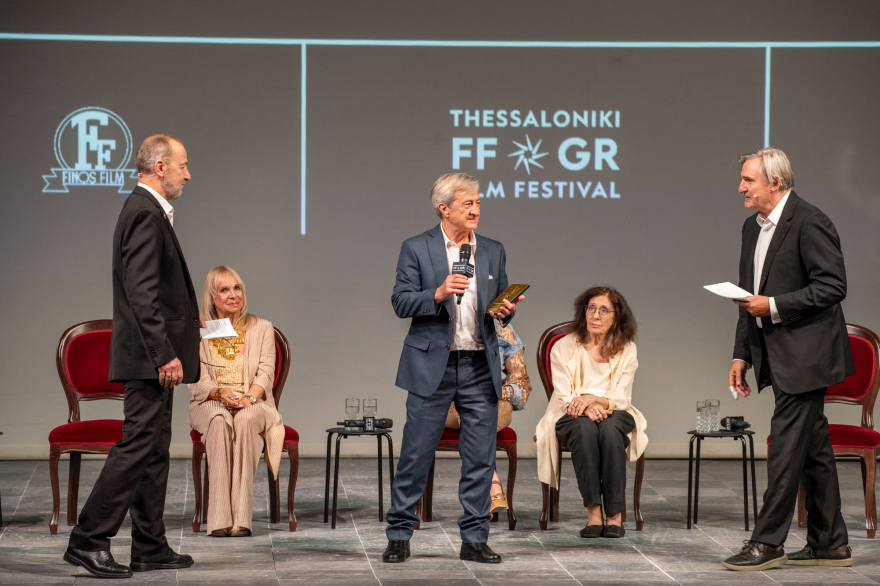 Δημοτικό Θέατρο Πειραιά: Νοσταλγία και συγκίνηση στη βράβευση των ηθοποιών της χρυσής εποχής του ελληνικού κινηματογράφου