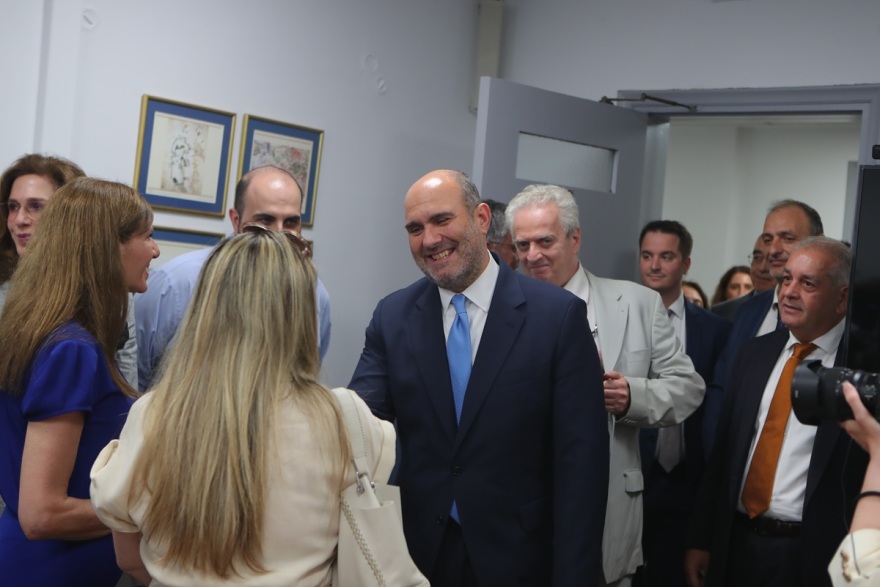 Ανέλαβαν τα καθήκοντά τους οι νέοι υπουργοί και υφυπουργοί, δείτε φωτογραφίες μετά την ορκωμοσία