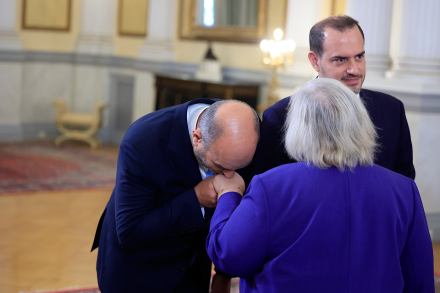 Ορκίστηκαν τα νέα μέλη της κυβέρνησης στο Προεδρικό Μέγαρο
