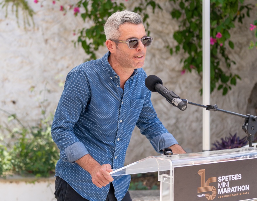 Το Spetses Mini Marathon γιορτάζει: 15 χρόνια Ιστορίας που άλλαξαν τον χάρτη του αθλητικού τουρισμού στην Ελλάδα