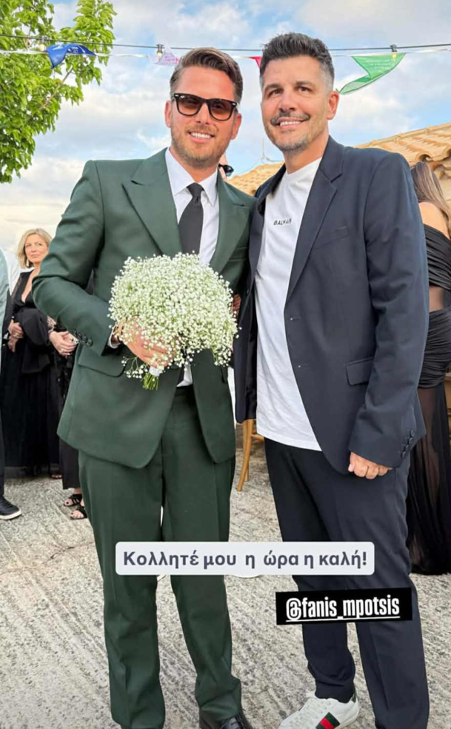 Οι πρώτες εικόνες από τον γάμο της Δανάης Μπάρκα, τη συνόδευσε ο Χρήστος Χατζηπαναγιώτης στην εκκλησία
