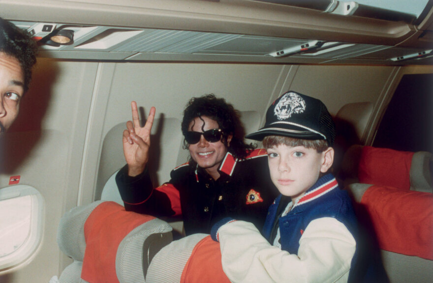 Michael Jackson: Ζει ο «Βασιλιάς της ποπ»;
